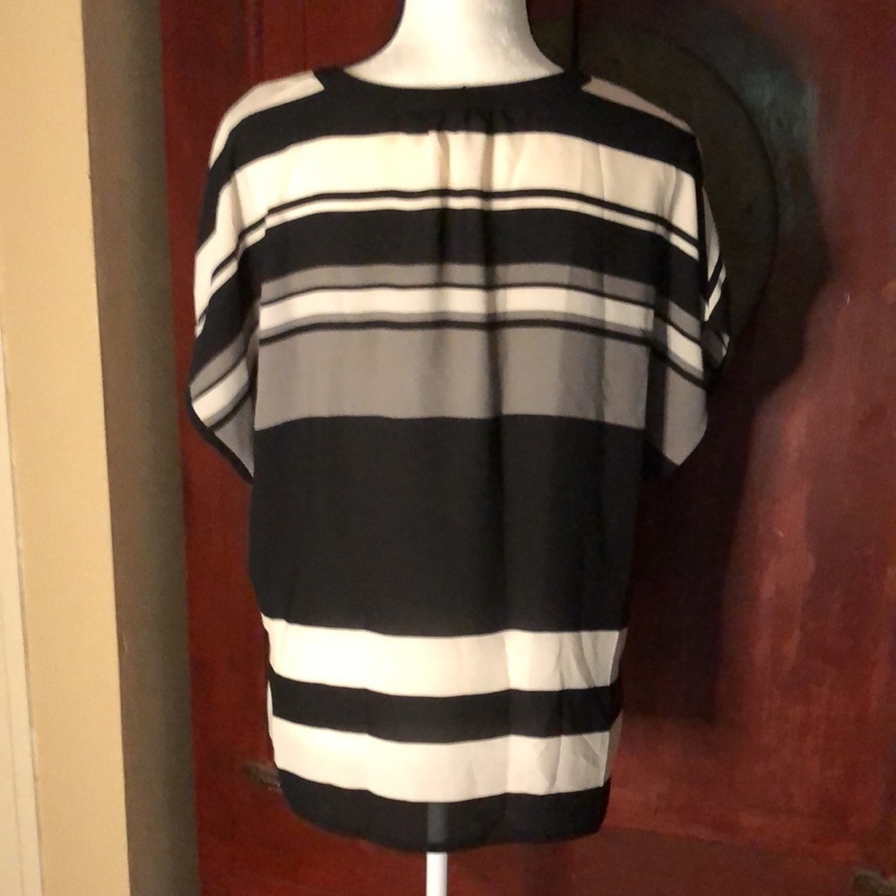 Black/White/Grey Blouse Banana Republic (LPetite) - Picture 3 of 6